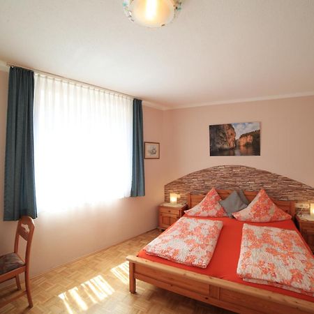 Cafe Am Donautor Hotel Kelheim Bagian luar foto