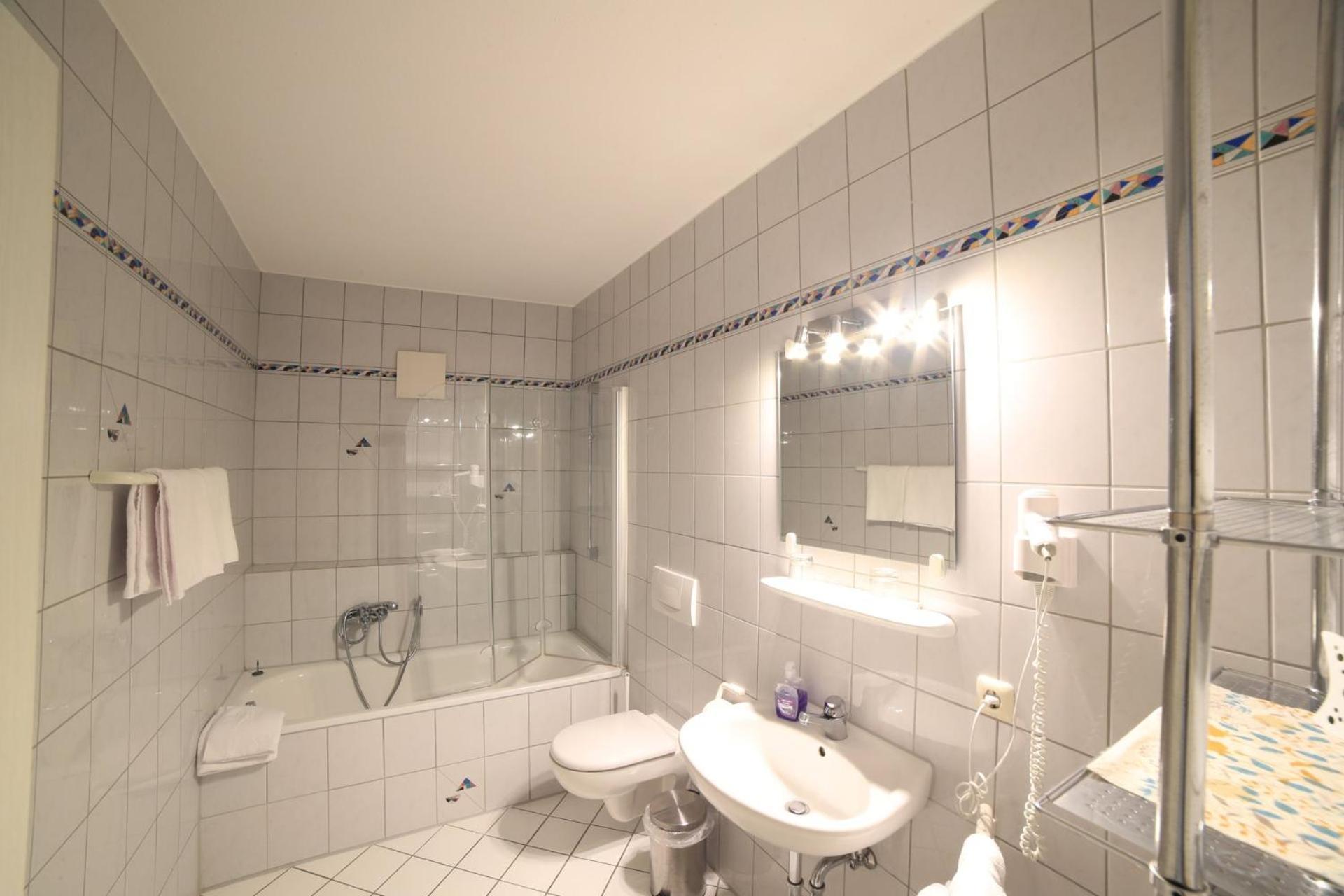 Cafe Am Donautor Hotel Kelheim Bagian luar foto